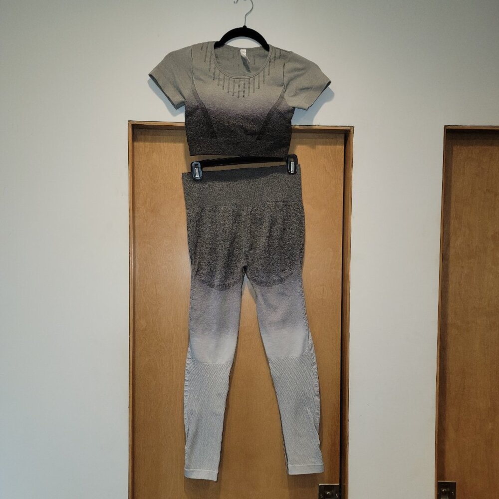 Black to Light Gray Ombre Stretch Sports/Yoga Leggings and Top, Women's Size S
